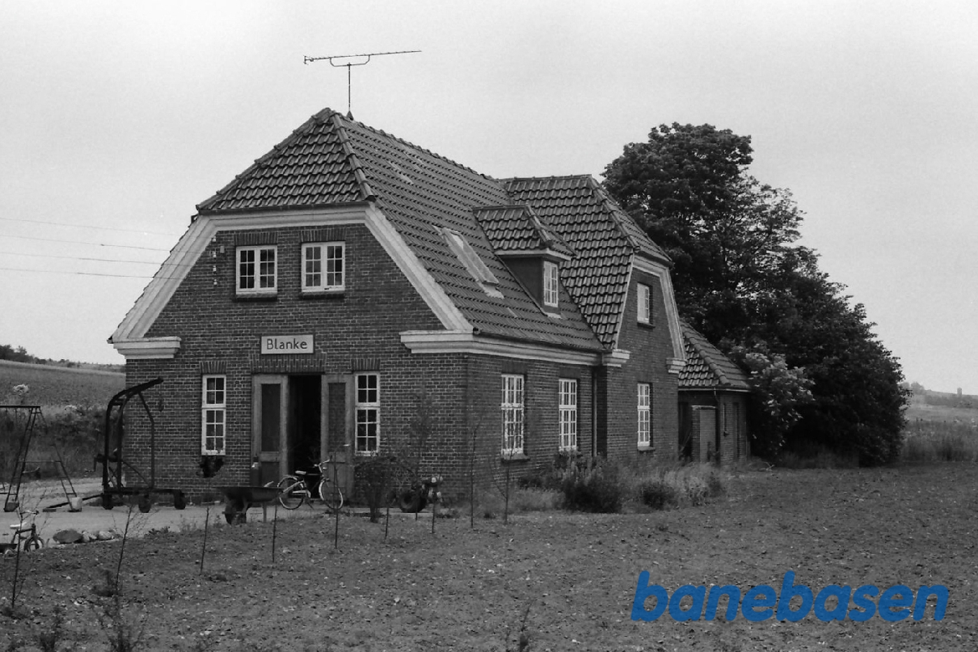 Stationen fra perronen Stationen fra perronen