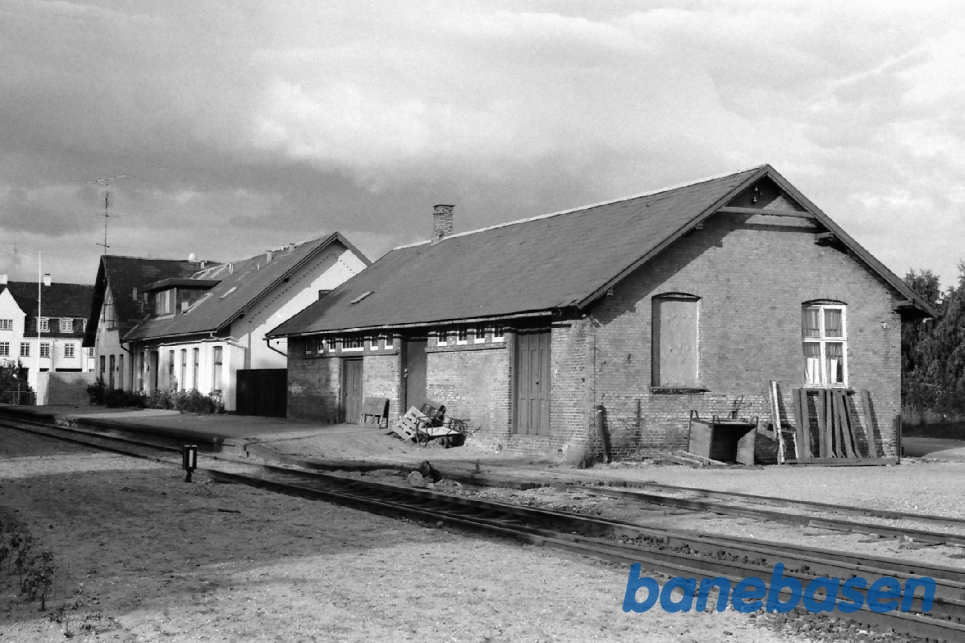 Stationen fra perronen Stationen fra perronen