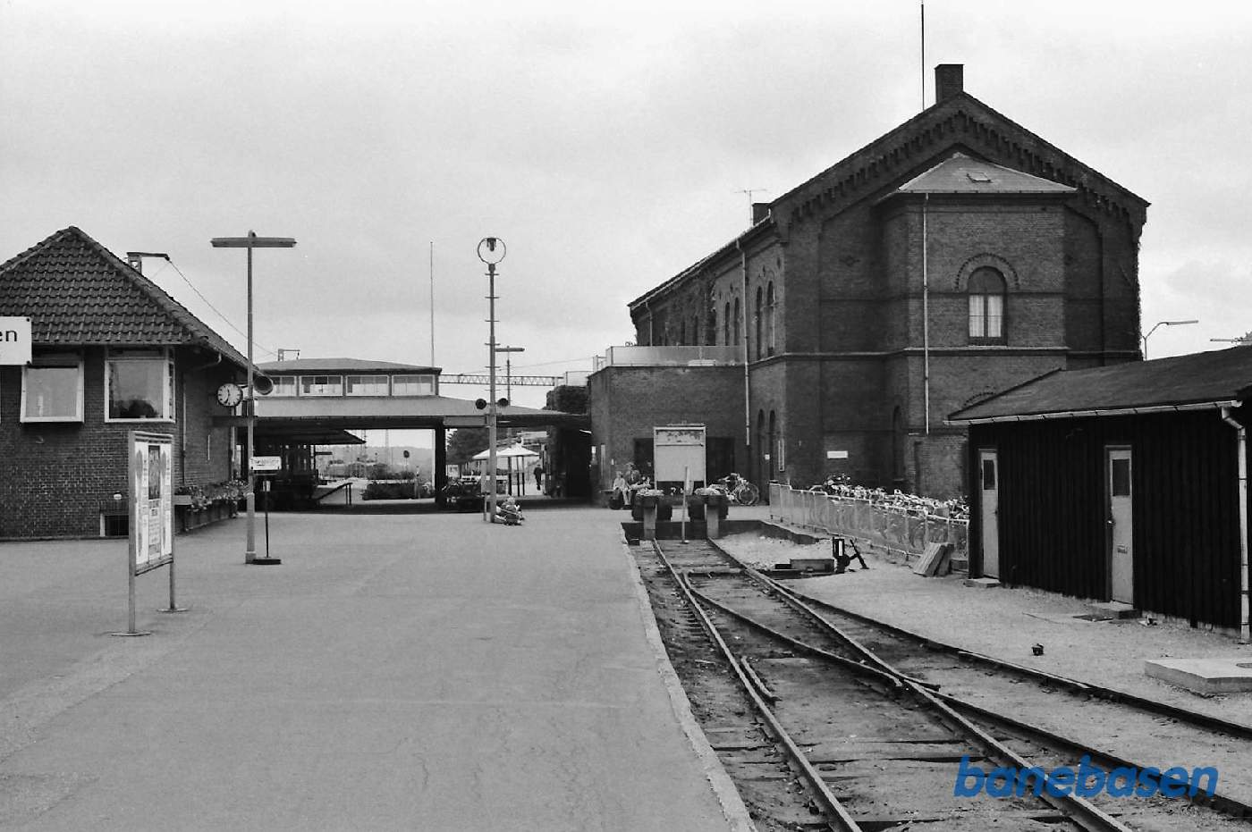 Stationen fra perronen