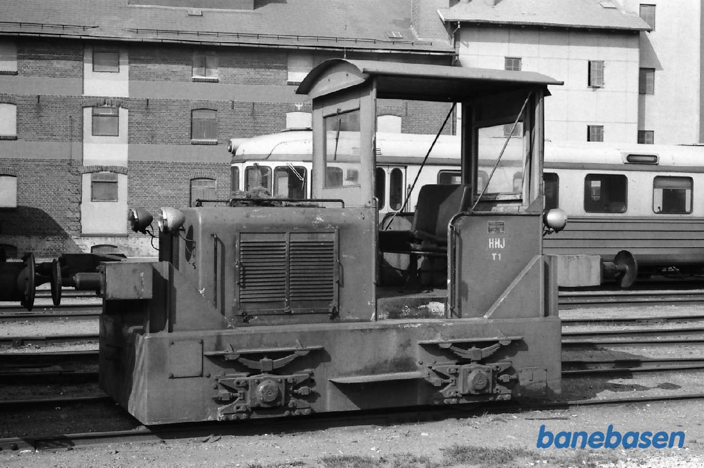 T 1 PH 20979 T 1 PH 20979