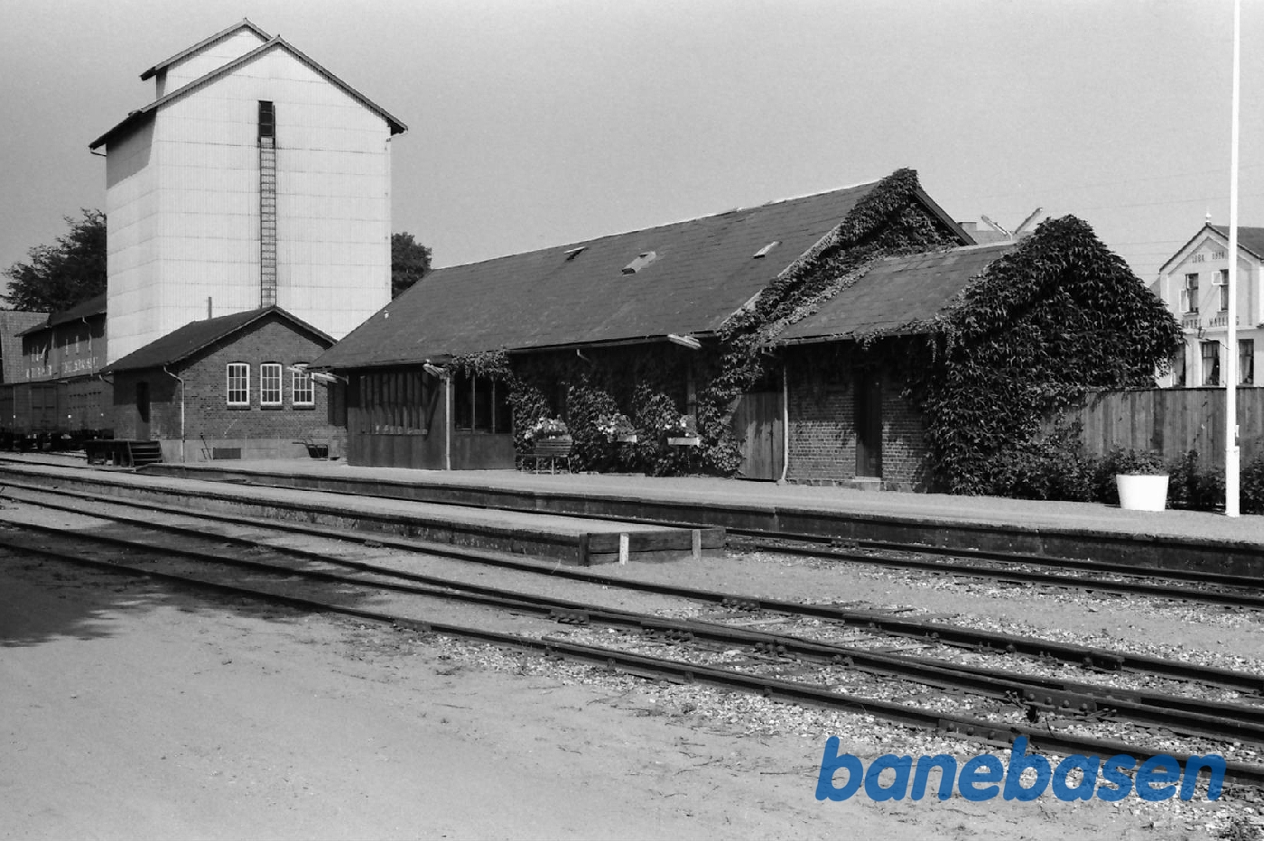 Stationen fra perron Stationen fra perron