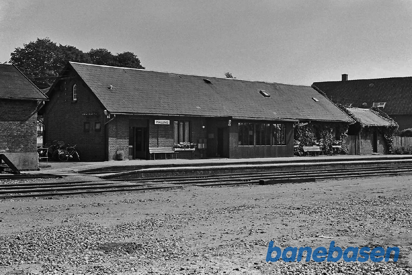 Stationen fra perron Stationen fra perron