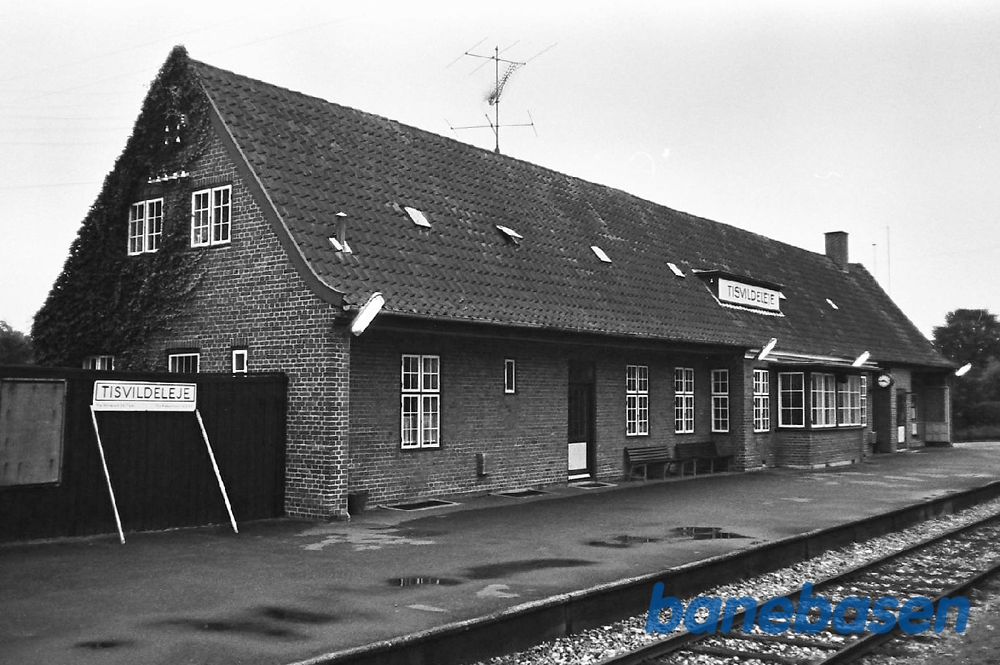 Stationen fra perron Stationen fra perron
