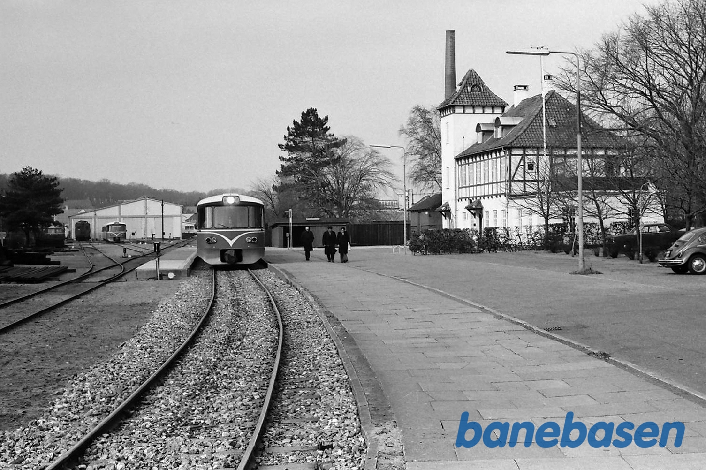 Tog ved perron Tog ved perron