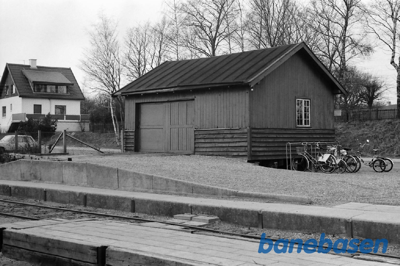 Varehus fra perron Varehus fra perron