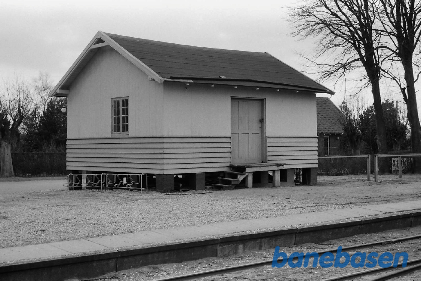 Varehus fra perron Varehus fra perron