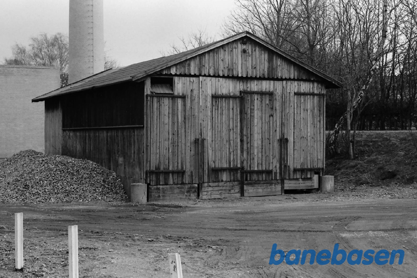 Garage for baneafdelingen. Havde engang sporforbindelse Garage for baneafdelingen. Havde engang sporforbindelse