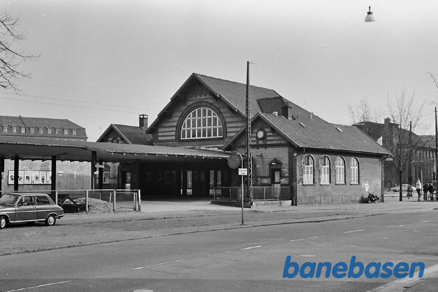 Stationen fra perron Stationen fra perron