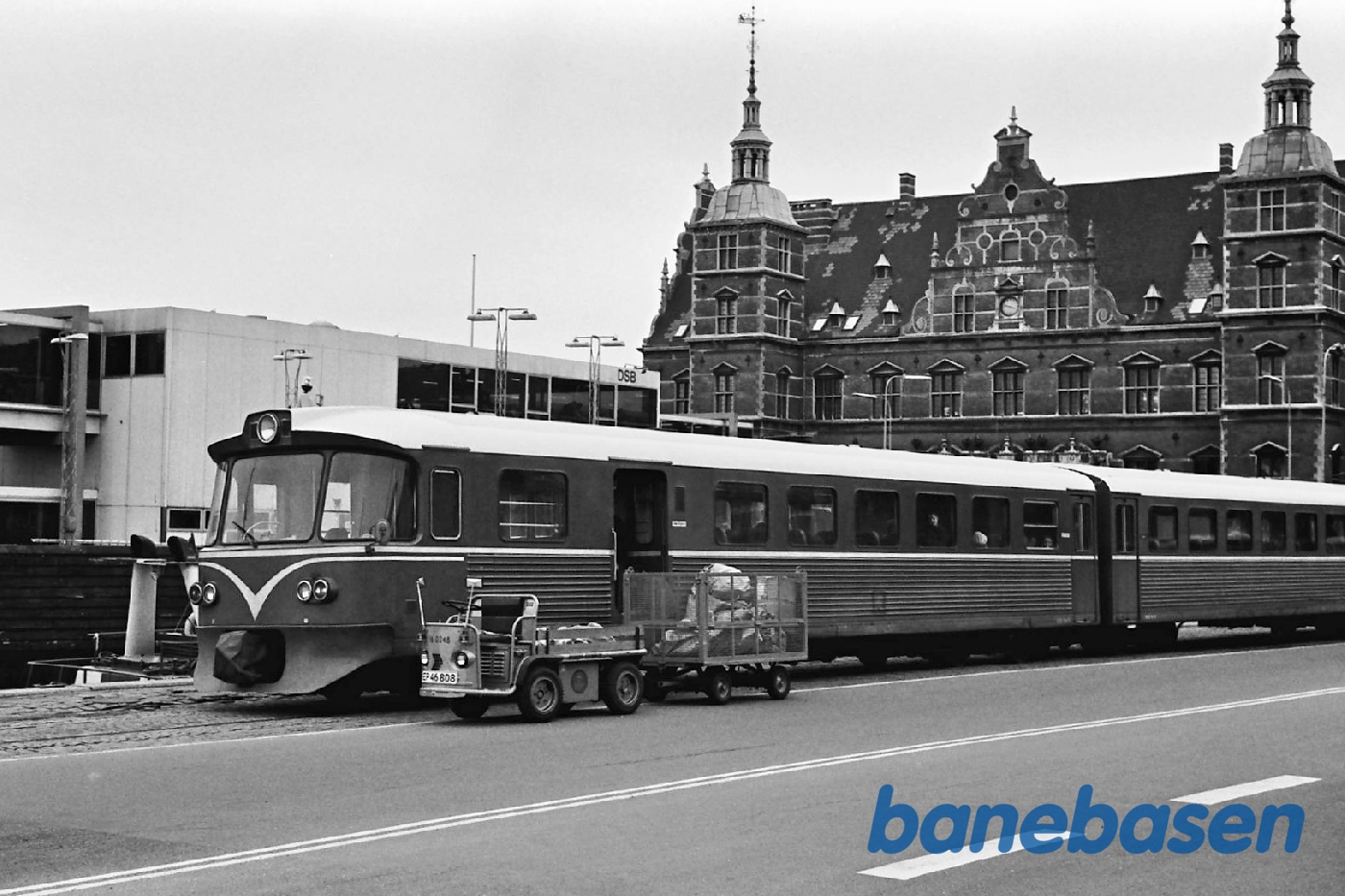 Tog afleverer post på havnen Tog afleverer post på havnen