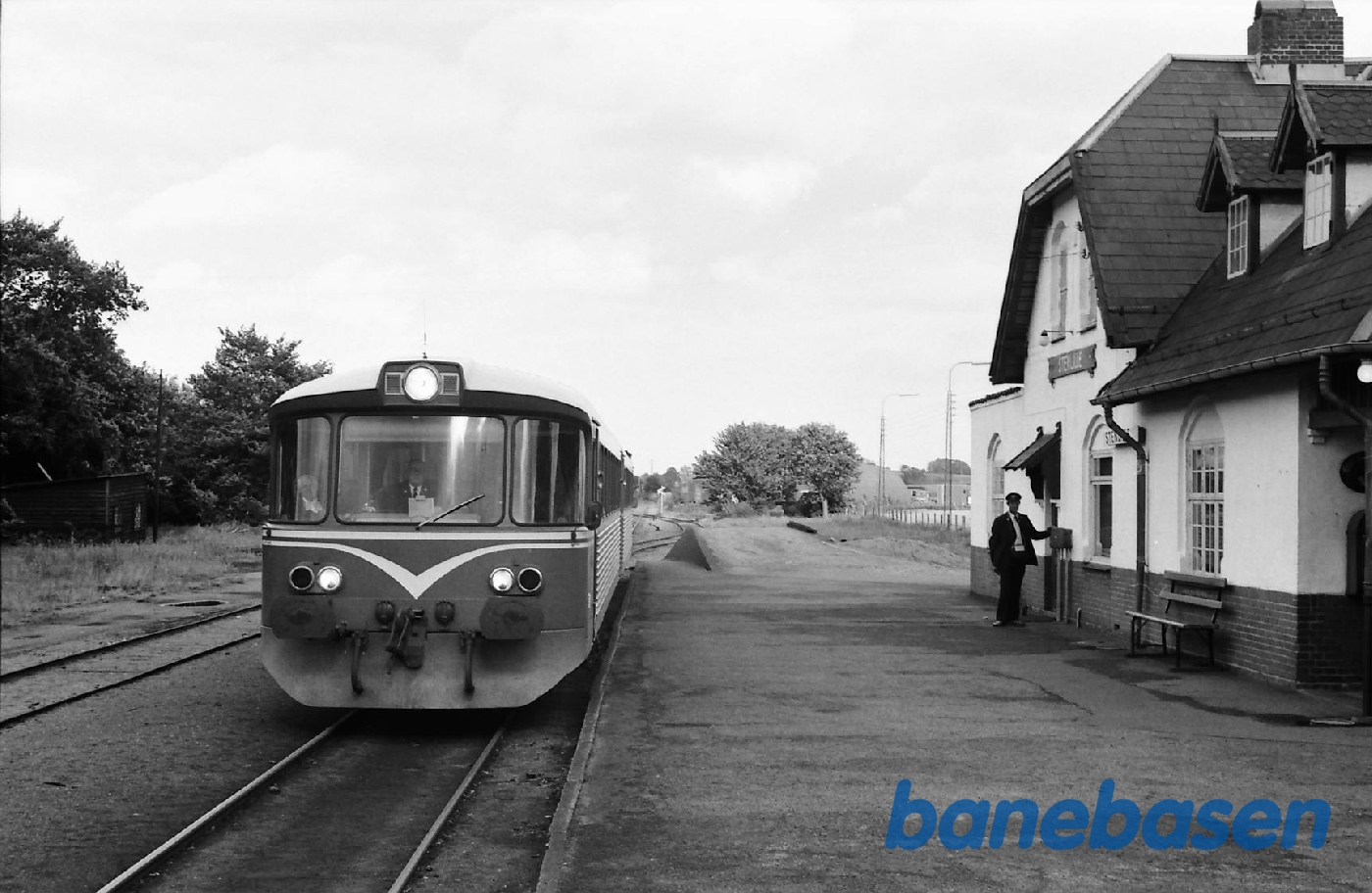 Tog afgår fra stationen Tog afgår fra stationen