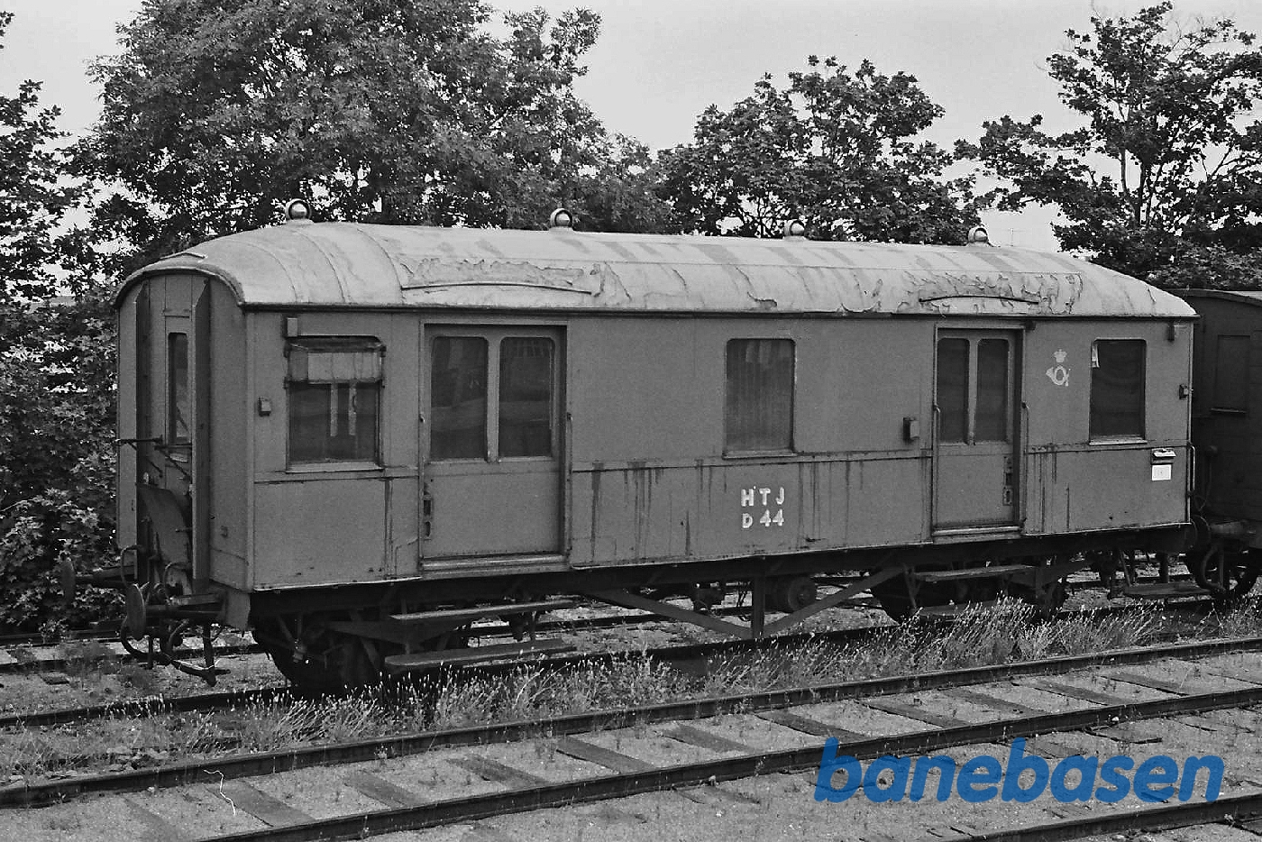 D 44 D 44
