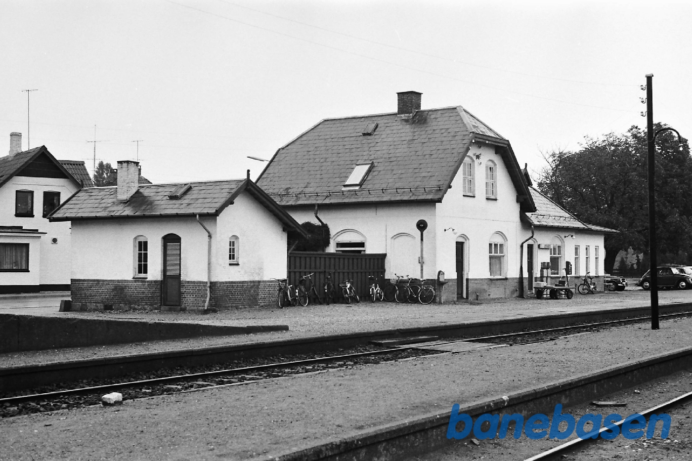 Stationen fra perron Stationen fra perron