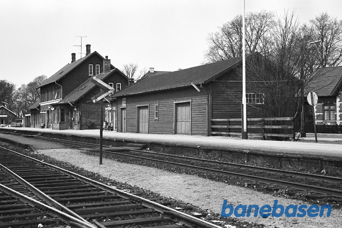 Stationen fra perron Stationen fra perron