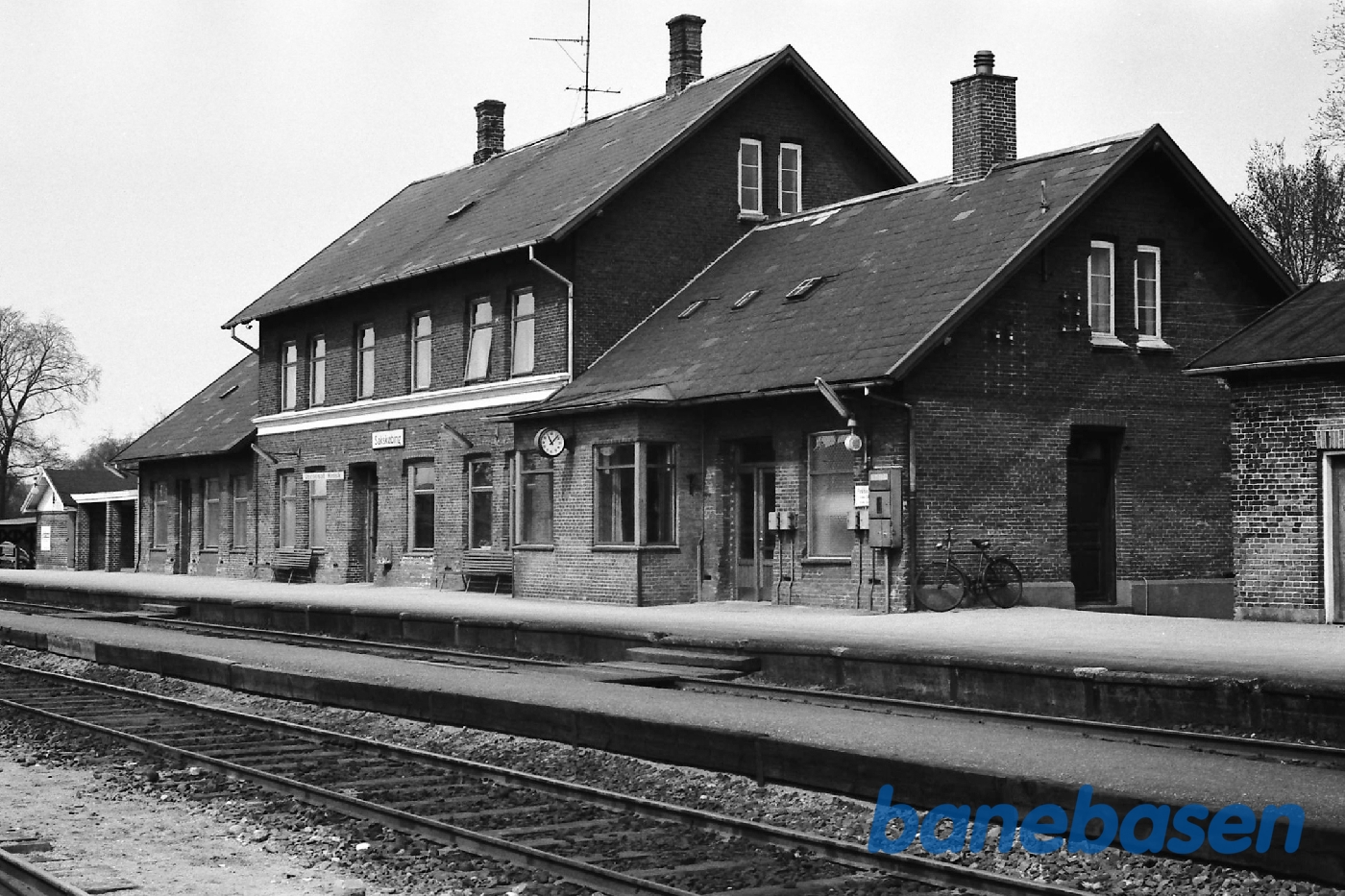 Stationen fra perron Stationen fra perron