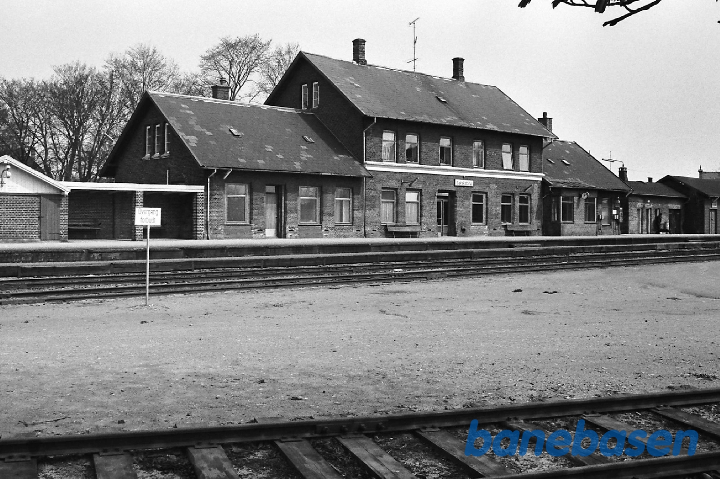 Stationen fra perron Stationen fra perron