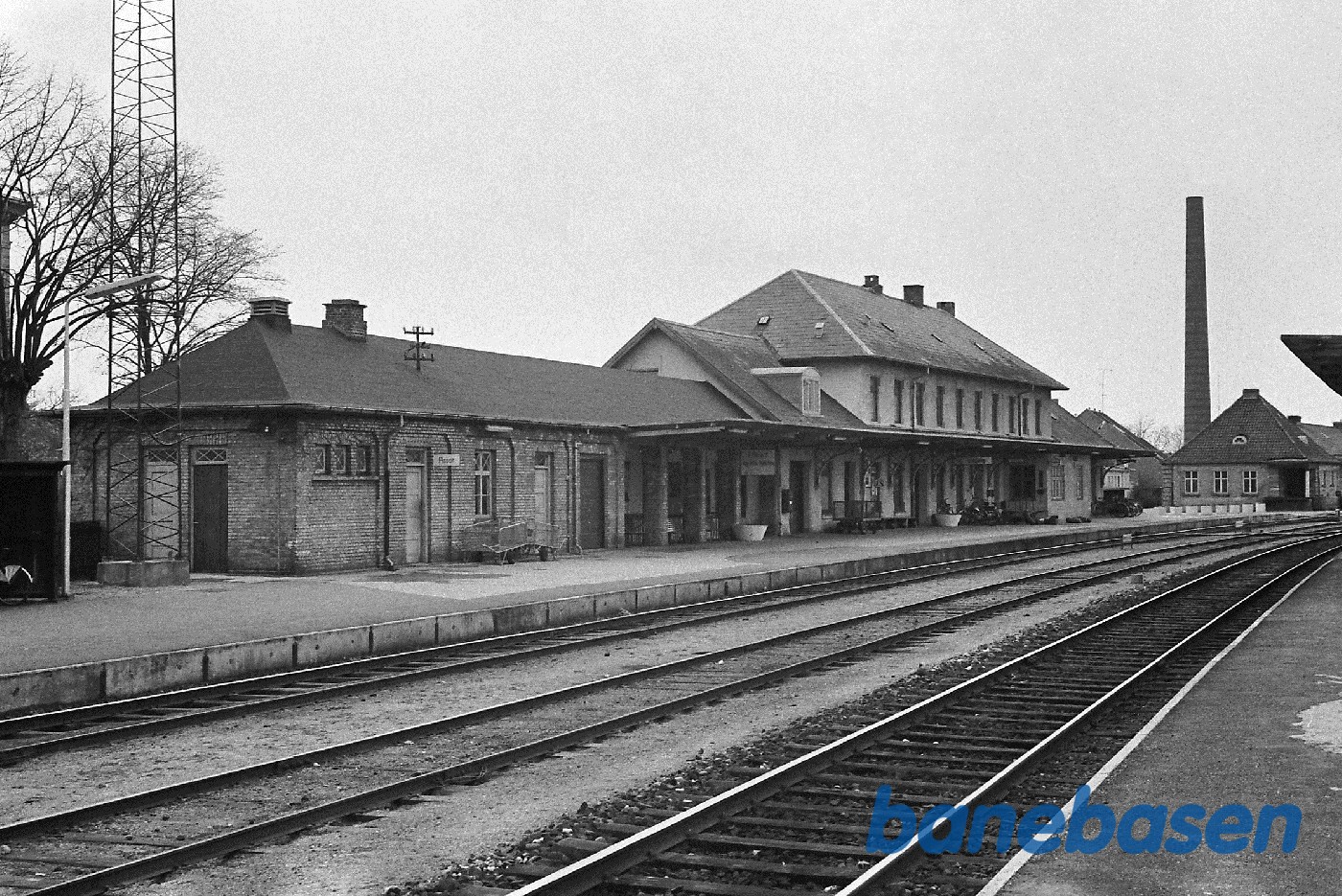 Stationen fra perron Stationen fra perron