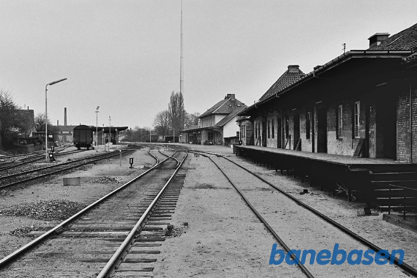 Varehus fra perron Varehus fra perron