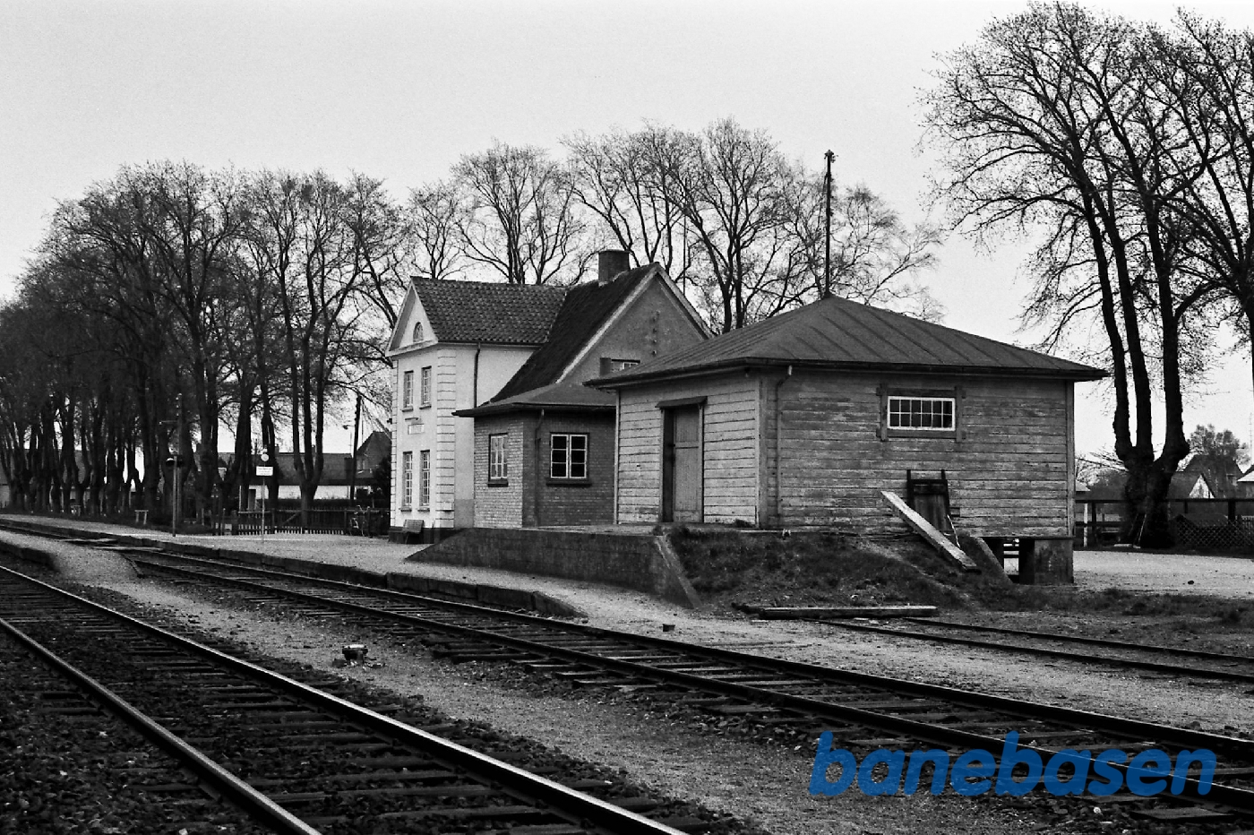 Stationen fra perron Stationen fra perron