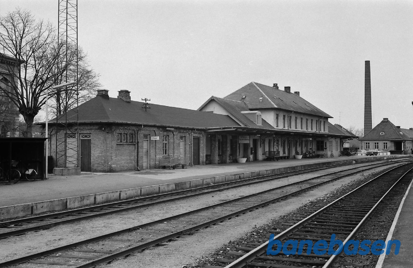 Stationen fra perron Stationen fra perron