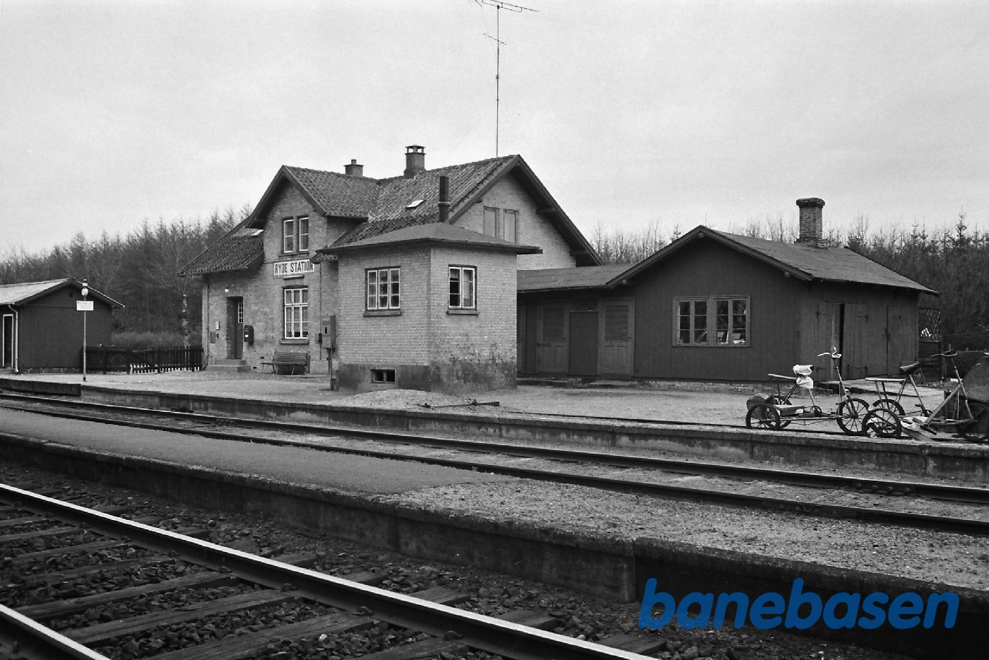 Stationen fra perron Stationen fra perron