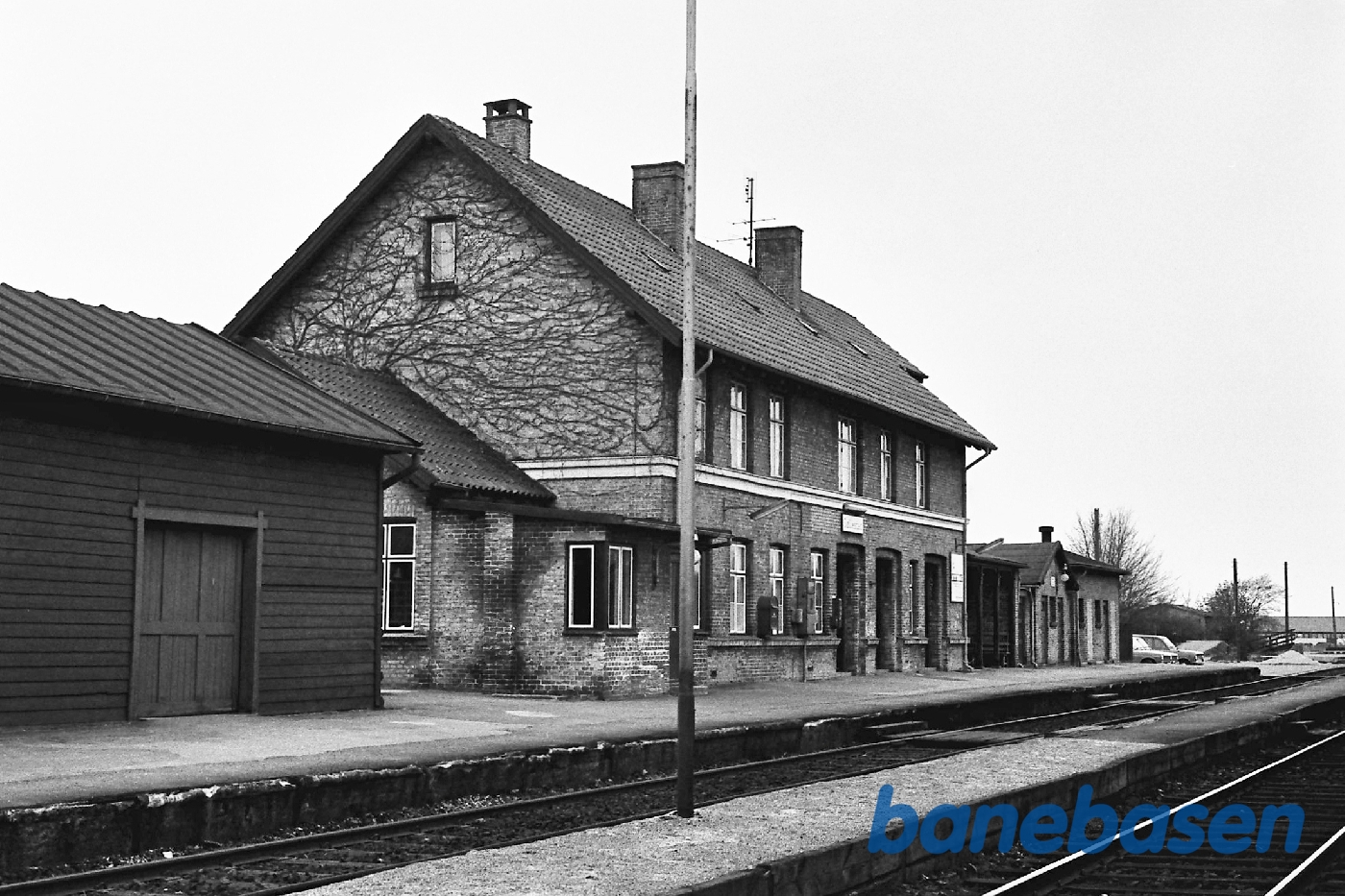 Stationen fra perron Stationen fra perron