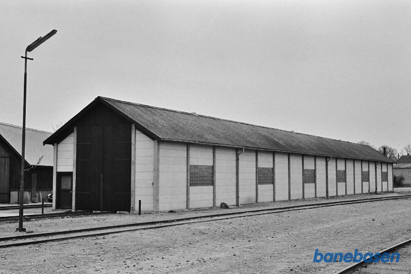 Enkelt remise bygget i f m indkøb af Y-tog (3-vogns-tog)