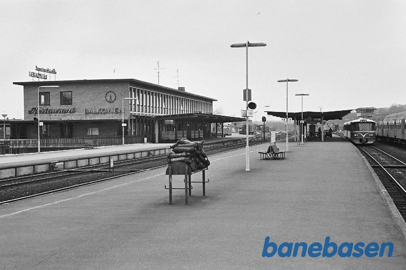 Stationen fra perron Stationen fra perron