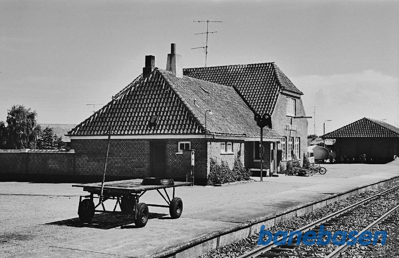 Stationen fra perron Stationen fra perron