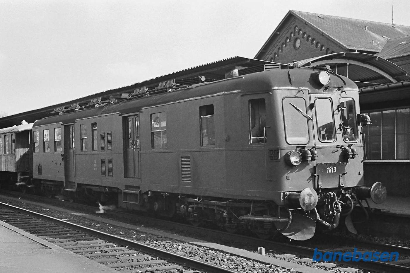 Mo 1813 på stationen