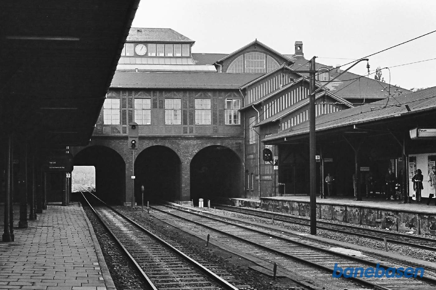 Stationen fra perron Stationen fra perron