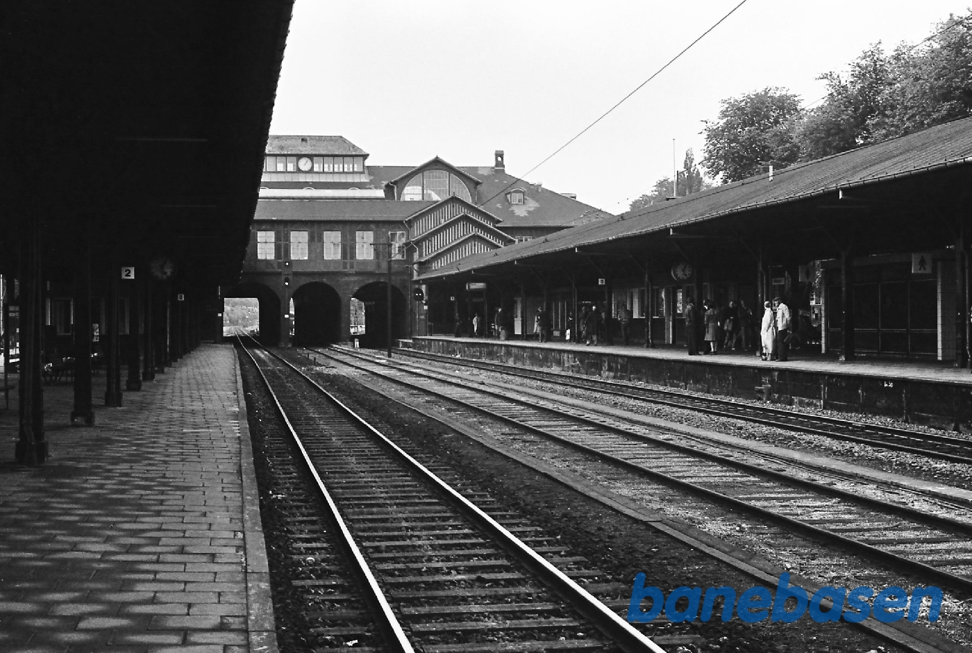 Stationen fra perron Stationen fra perron