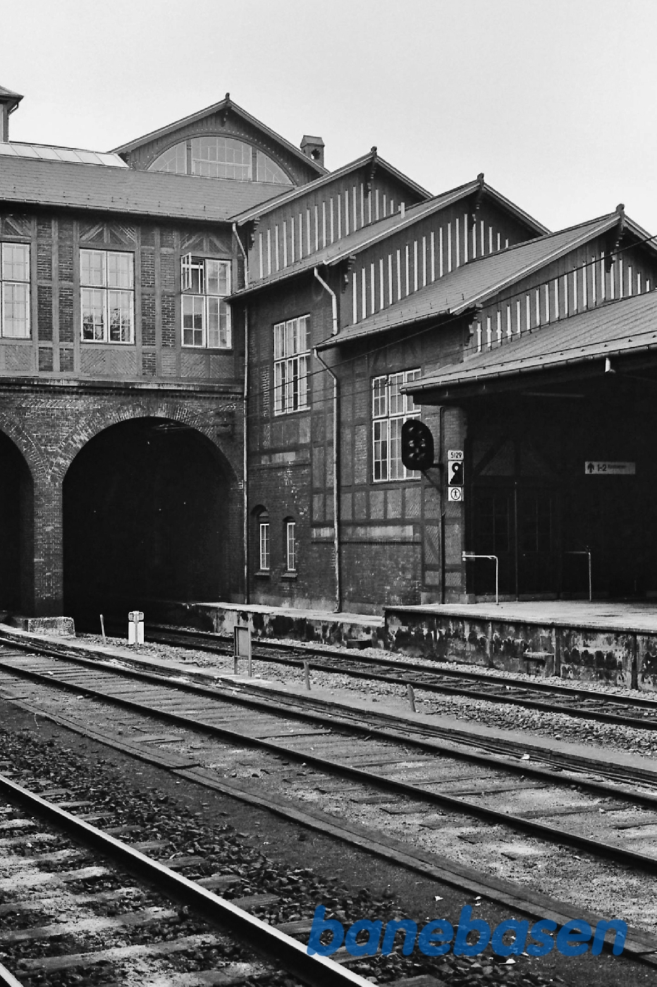 Trappeopgang fra perron Trappeopgang fra perron