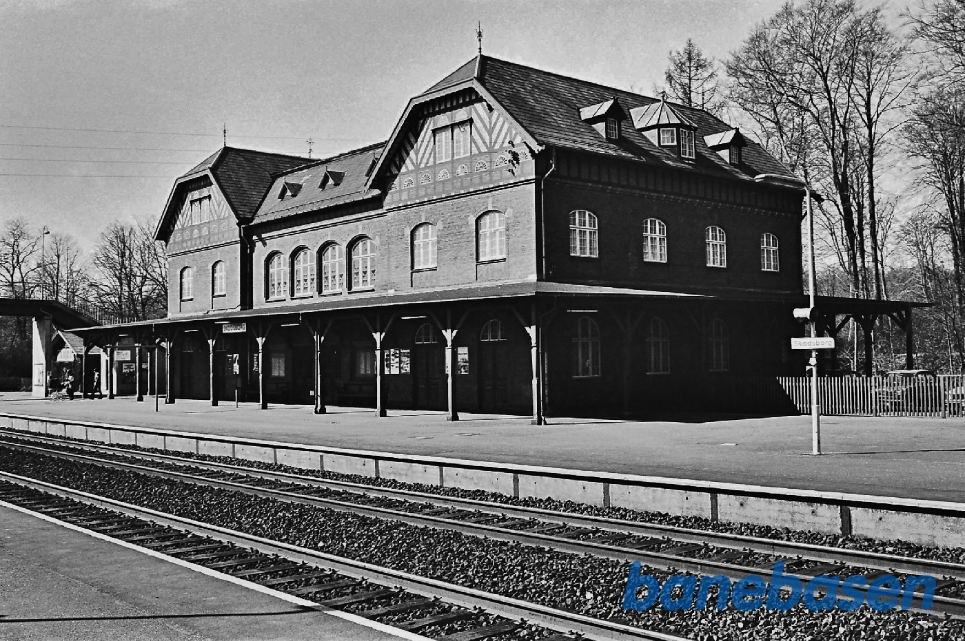 Stationen fra perron Stationen fra perron