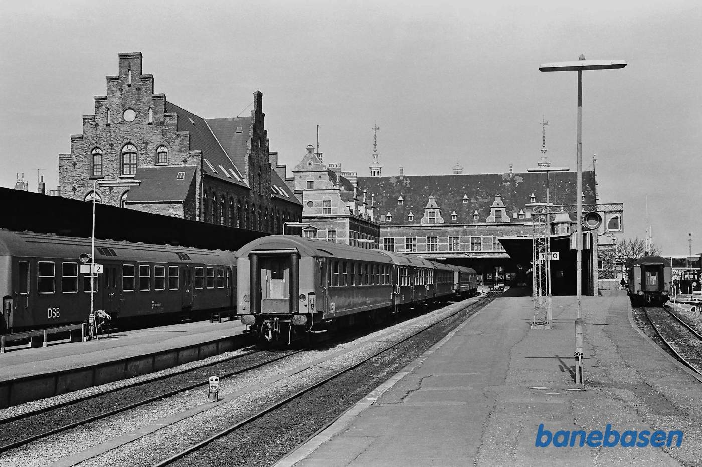 Stationen fra perron