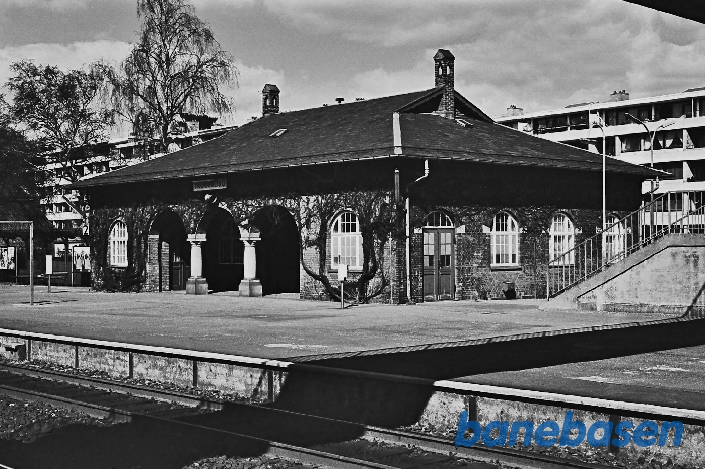 Pavillonen fra perron Pavillonen fra perron