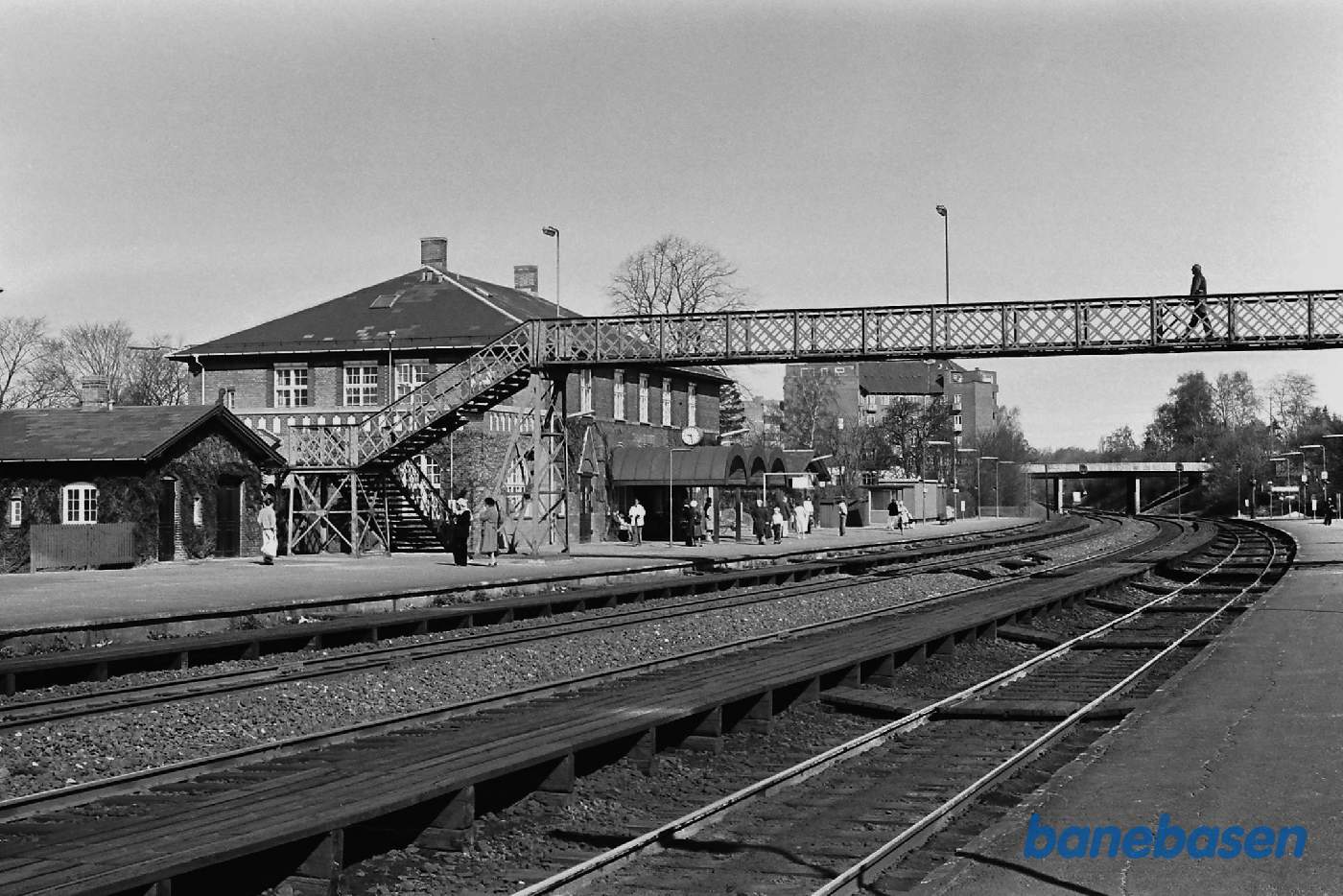 Stationen fra perron