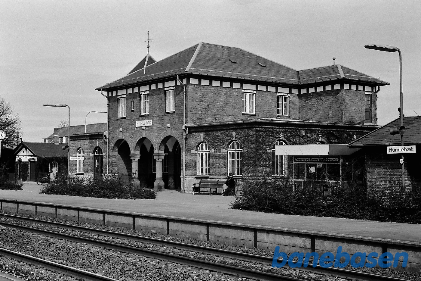 Stationen fra perron Stationen fra perron