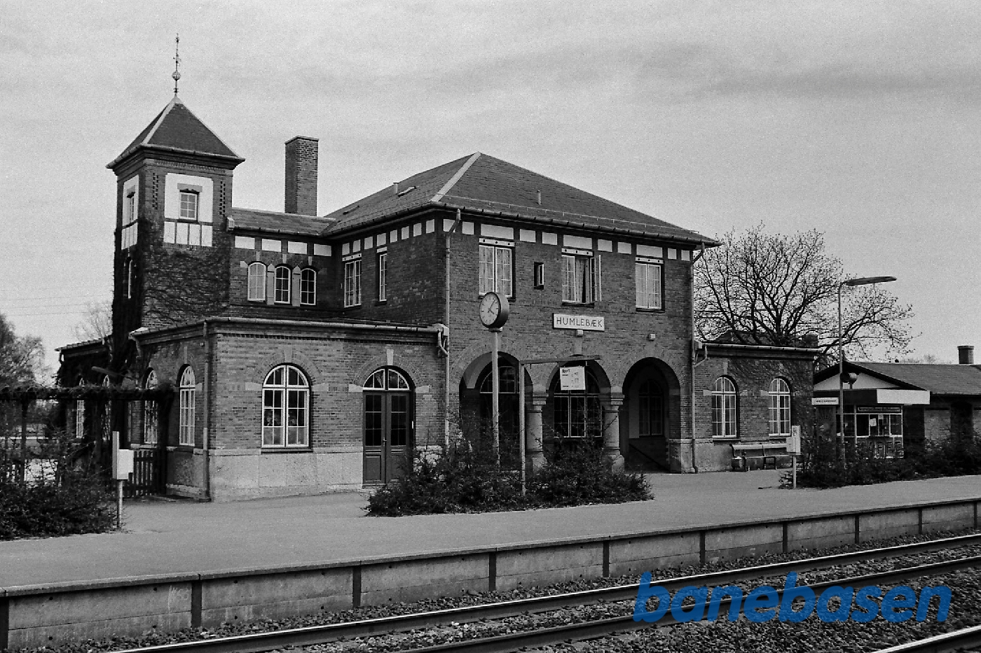 Stationen fra perron Stationen fra perron