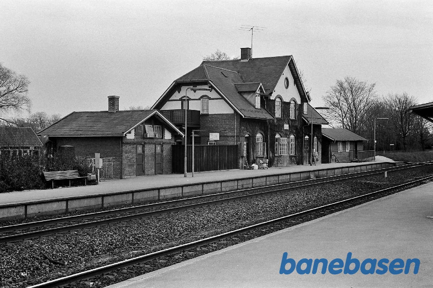 Stationen fra perron Stationen fra perron