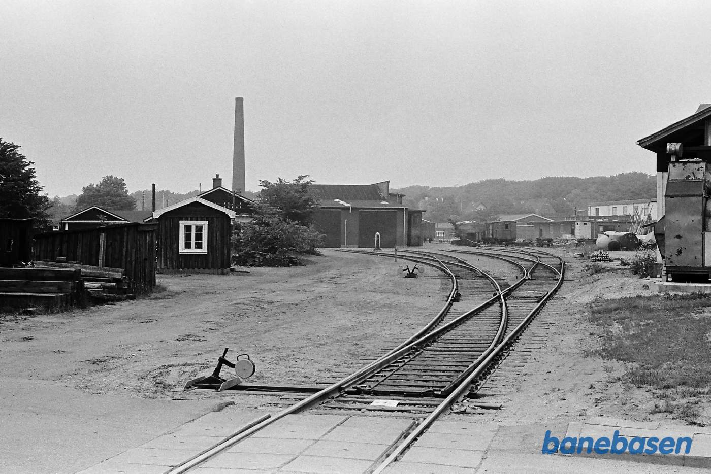 Indkørsel til remise og værksted