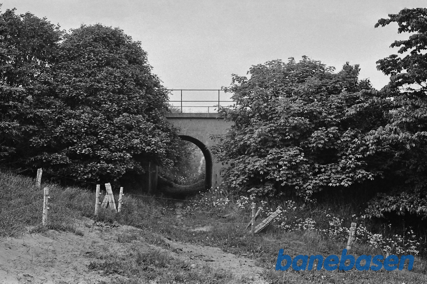 Bro over gangsti fra vest Bro over gangsti fra vest