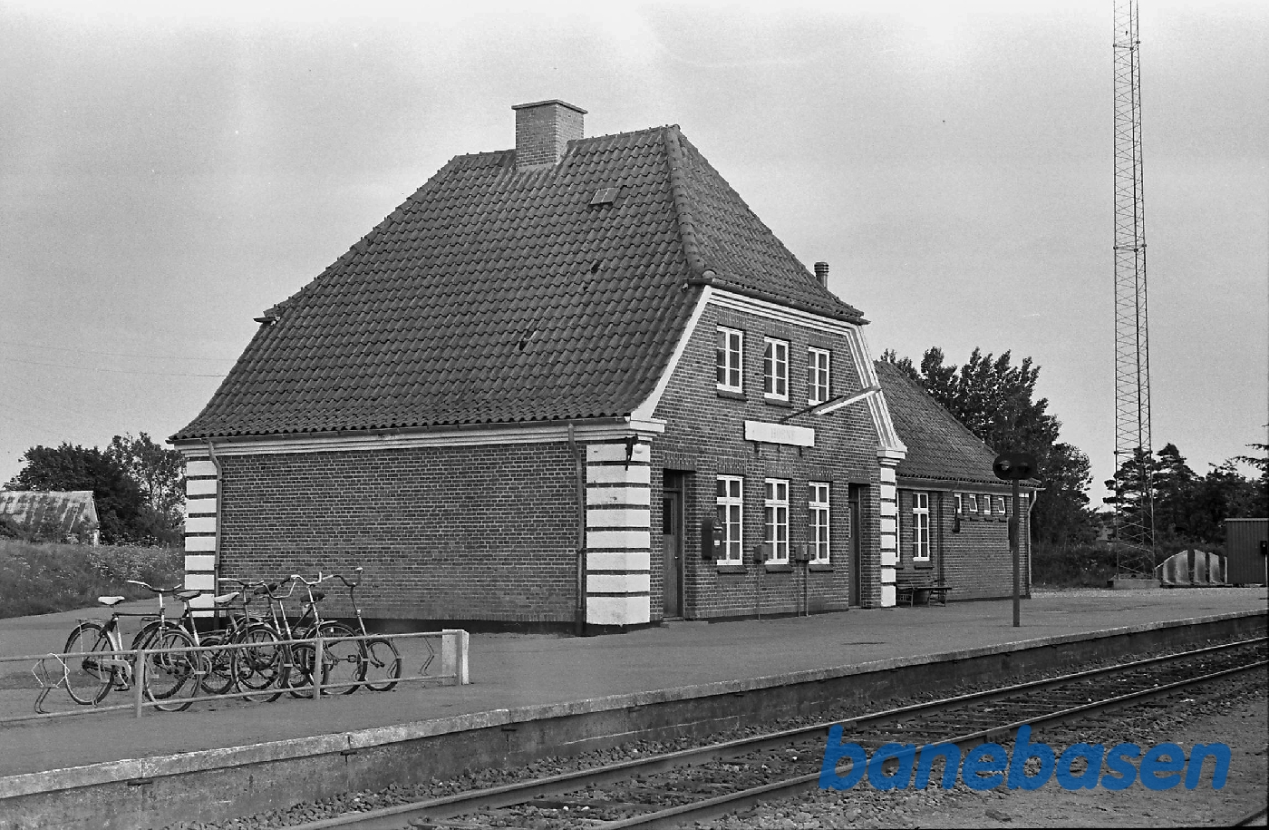 Stationen set fra perron Stationen set fra perron
