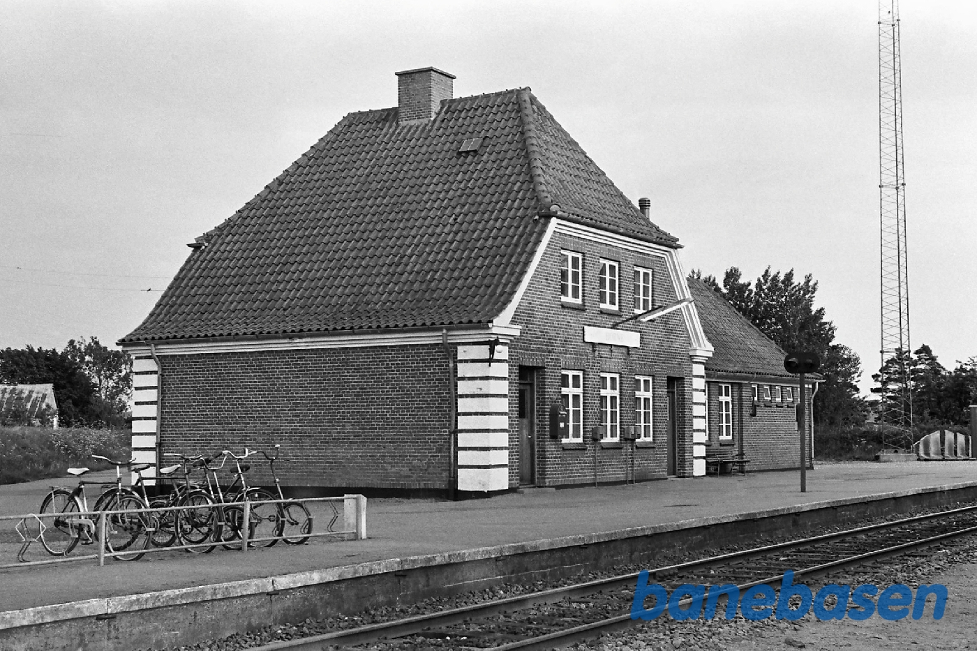 Stationen set fra perron Stationen set fra perron