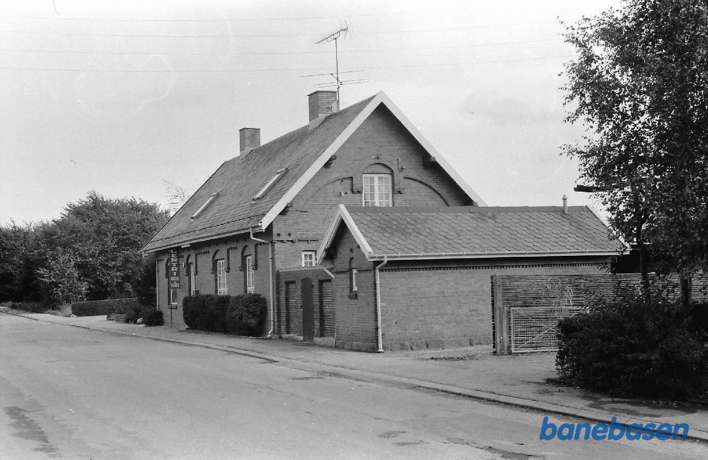 Lynge station fra gaden