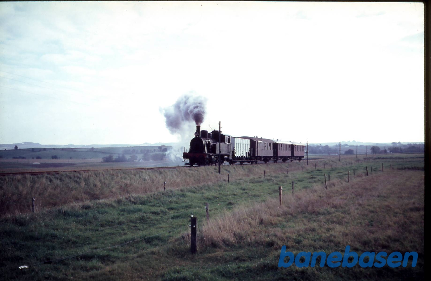 HOJ L 406 med særtog for DMJK på vej fra Horsens mod Silkeborg HOJ L 406 med særtog for DMJK på vej fra Horsens mod Silkeborg