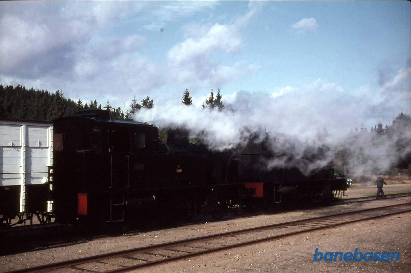 Damplokomotiv HOJ L 406 + HBS L 205