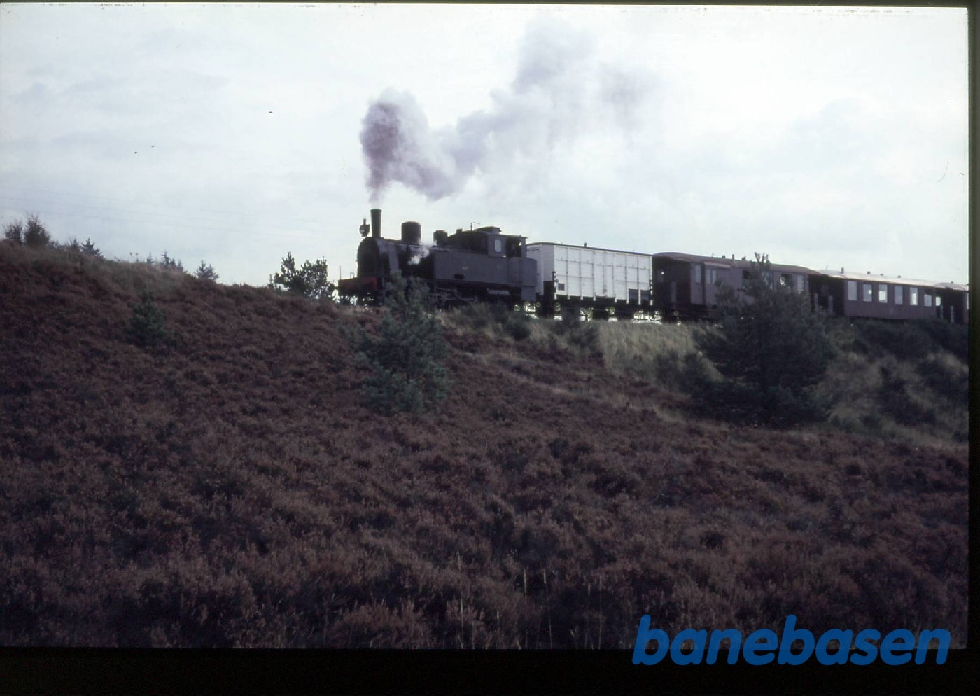 HOJ L 406 med særtog for DMJK nord for Vrads HOJ L 406 med særtog for DMJK nord for Vrads