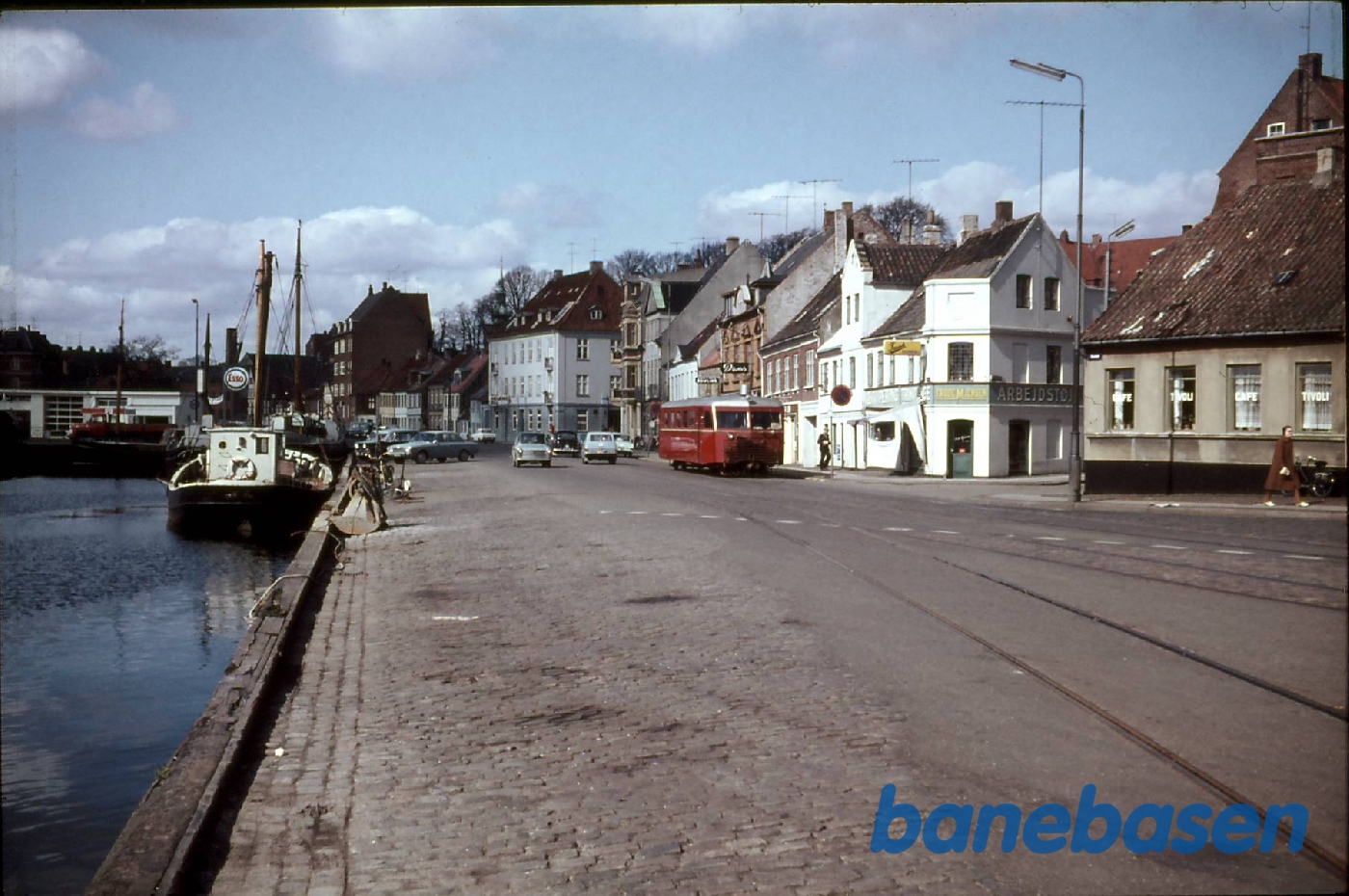 Skinnebus på vej over havnen i Horsens mod Odder Skinnebus på vej over havnen i Horsens mod Odder