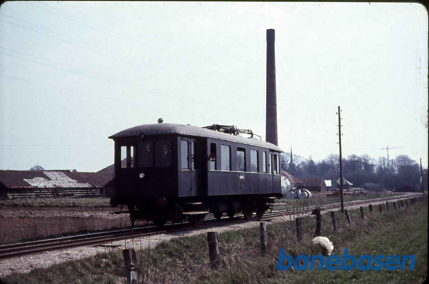 Indkørslen til Fakse Ladeplads station Indkørslen til Fakse Ladeplads station