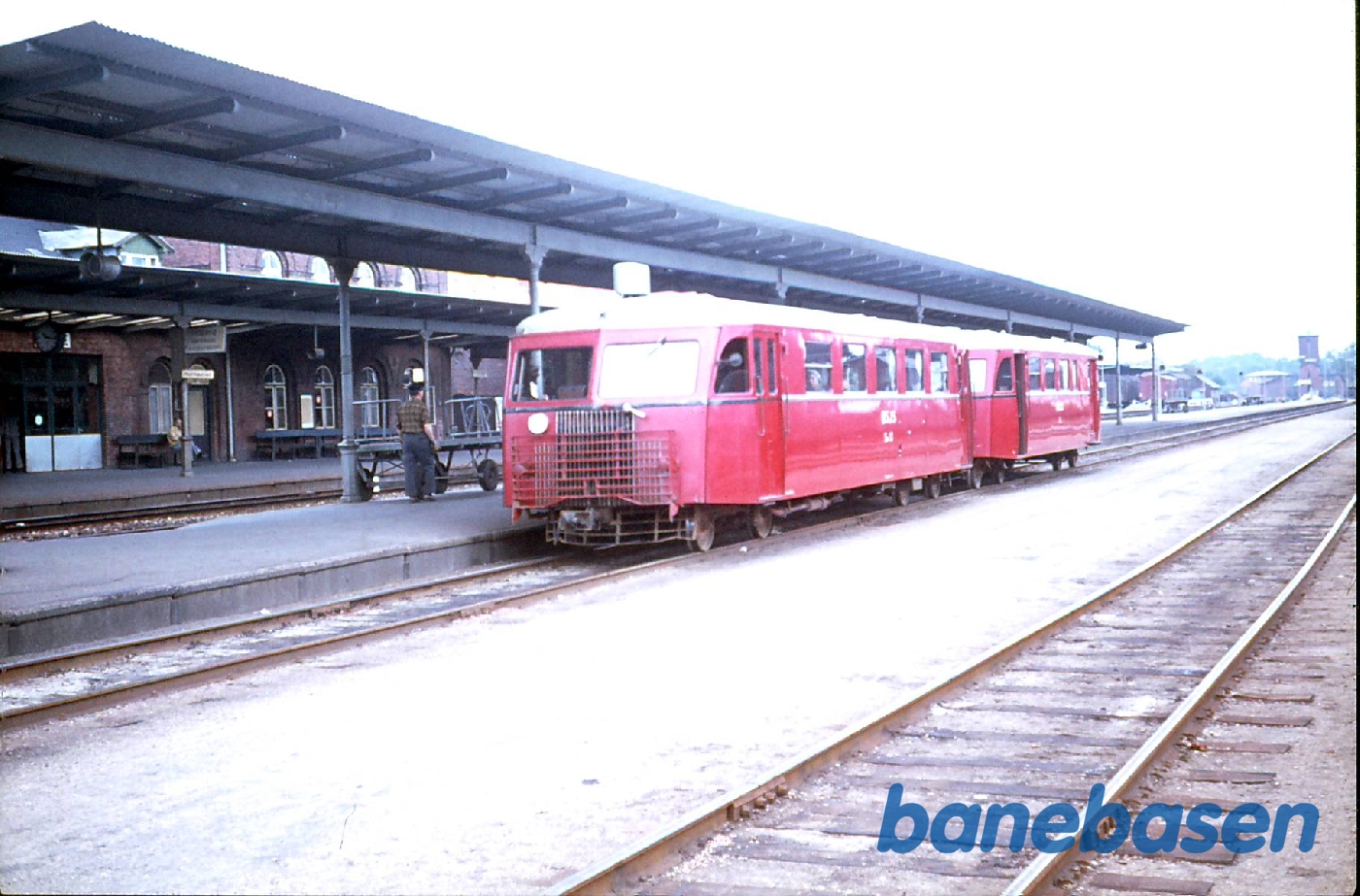 Særtog med ØSJS Sm 13 + Sp 1. Køge station med ØSJS Sm 13 + Sp 1 Særtog med ØSJS Sm 13 + Sp 1. Køge station med ØSJS Sm 13 + Sp 1